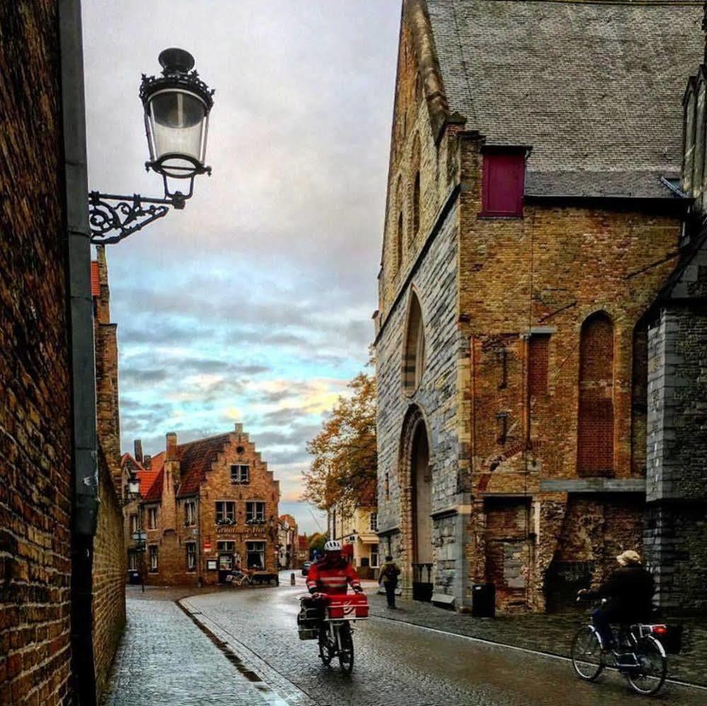 Guesthouse Dijver - Serene Escape In The Heart Of Historic Bruges Exterior photo